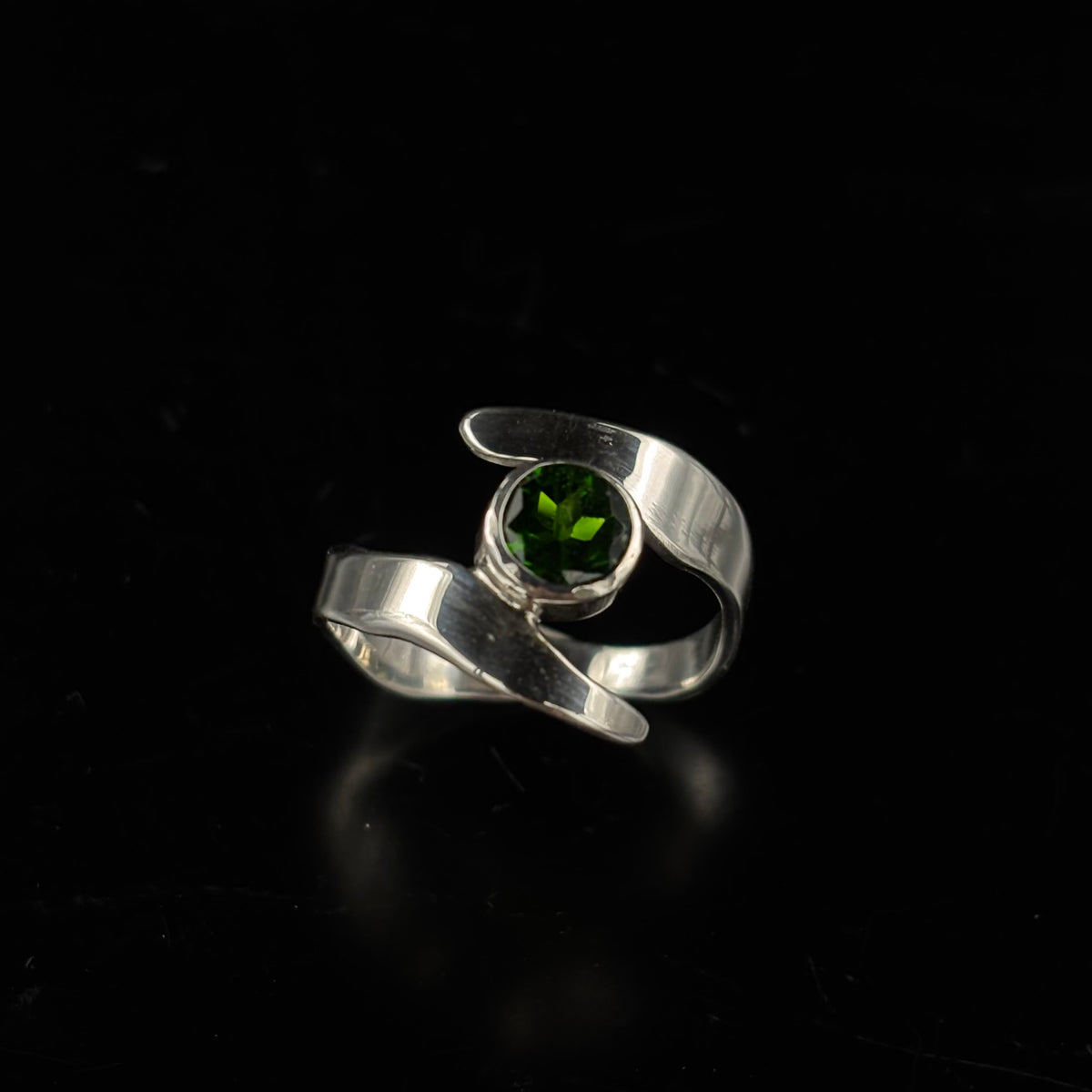 Maura- Sterling silver chrome diopside bypass ring