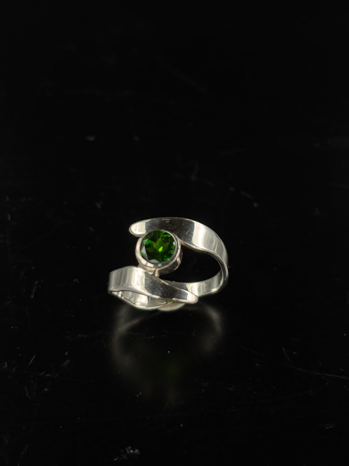 Maura- Sterling silver chrome diopside bypass ring